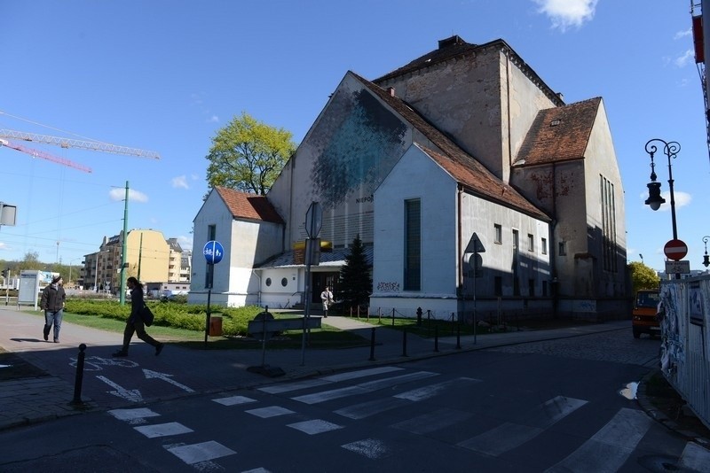 W czasie okupacji Niemcy synagogę przy Wronieckiej...