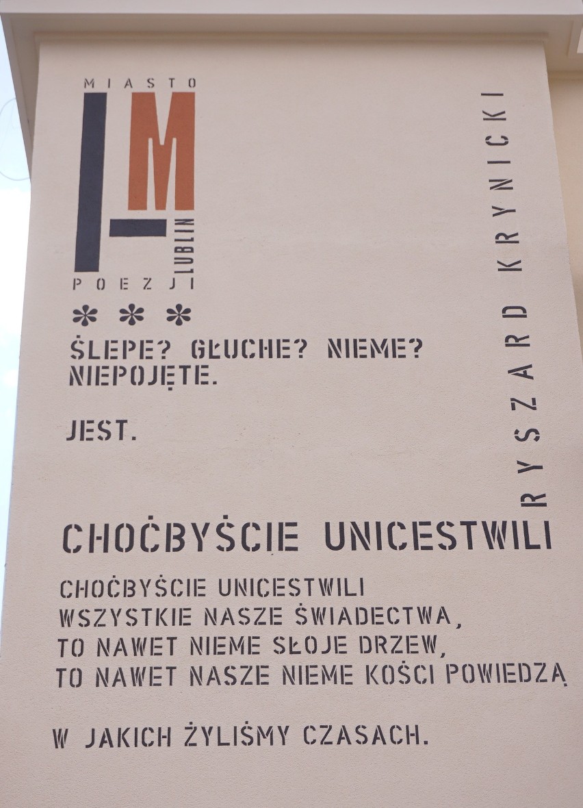 III Liceum Ogólnokształcące na finiszu remontu. Odsłonięto nową elewację. Zobacz jak wygląda