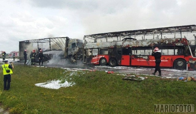 Do zderzenia czterech pojazdów i pożaru doszło na 202. kilometrze autostrady A4.