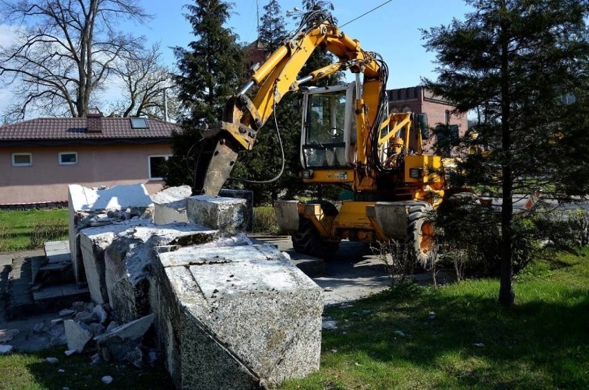 Sławno. Rozebrali pomnik dedykowany Armii Czerwonej [ZDJĘCIA]