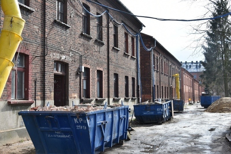 W domach przy ul. Księży Młyn 8 i 10 remont już trwa.