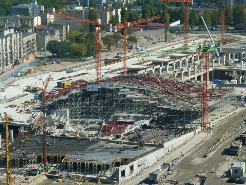 Olbrzymie kary za opóźnienia na budowie dworca Łódź Fabryczna. Miasto zarobi krocie?
