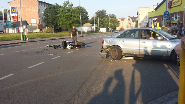 Audi jechało ulicą Wolności w stronę ul. 3-go Maja. Kierująca pojazdem kobieta postanowiła skręcić w ul. Solskiego.