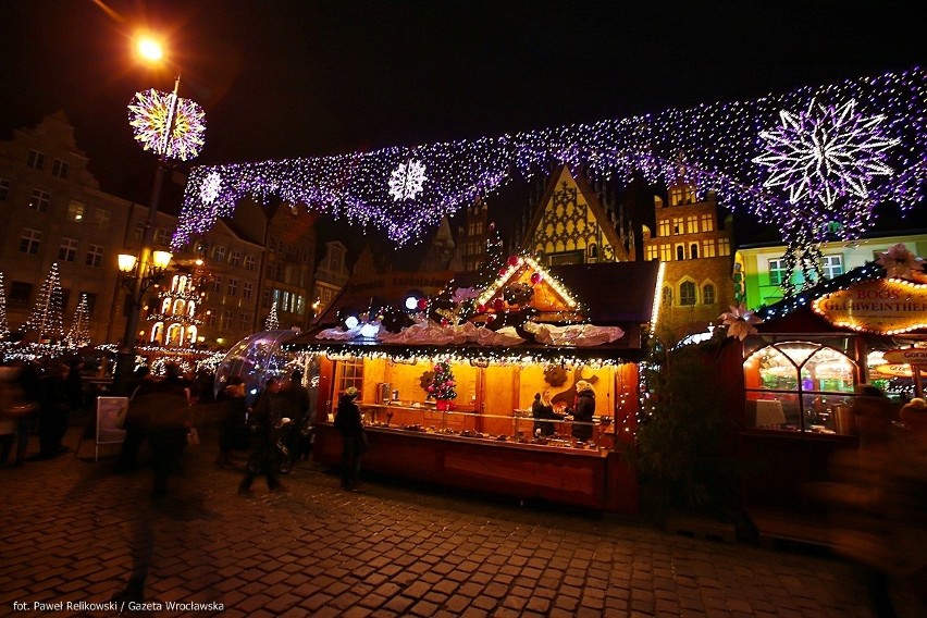 Wrocław już świąteczny. Zobacz jak pięknie wyglądają nowe ozdoby [ZDJĘCIA]