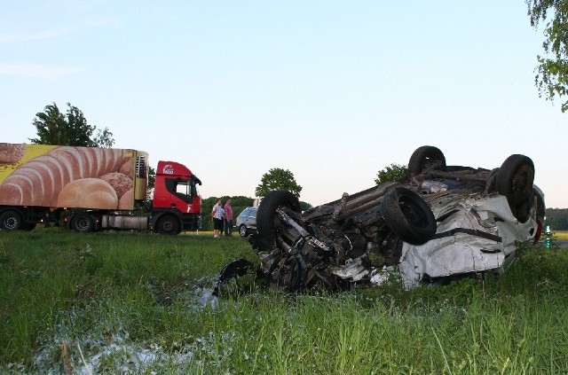 To efekt wypadku sprzed ponad tygodnia. W tym samochodzie zginął 29-letni kierowca.