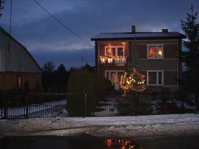 Zwycięska posesja w konkursie na najładniejszą dekorację świąteczną w Jastrzębiu.