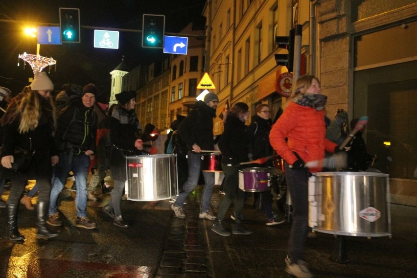 Czarna Środa we Wrocławiu. Protest w Rynku i pod biurami poselskimi 