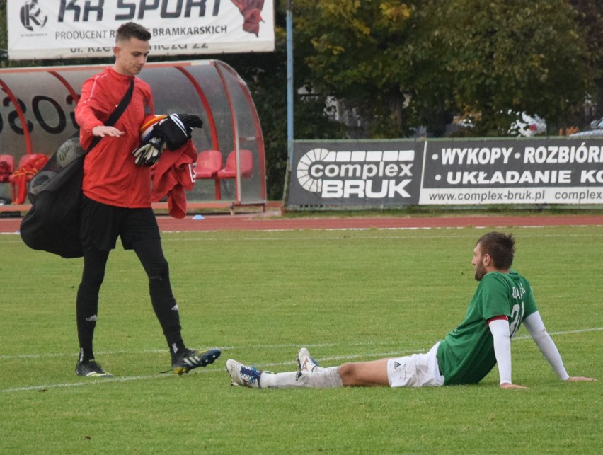 Trzecia liga. Kompromitacja Pilicy Białobrzegi. Wysoka przegrana z Jagiellonią II Białystok (ZDJĘCIA Z MECZU)