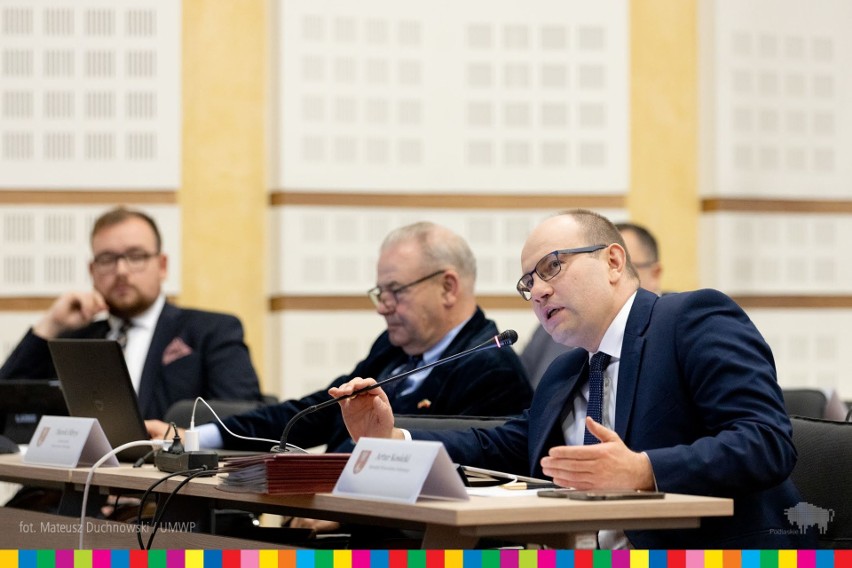 Pierwsze czytanie projektu budżetu województwa podlaskiego 2023. Wzrost wydatków na drogi, zdrowie, kulturę i sport