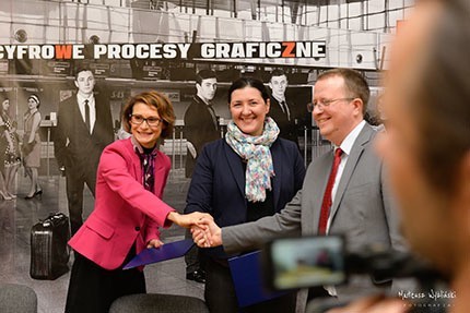15 kwietnia nastąpiło podpisanie umowy pomiędzy miastem Opole, Zespołem Szkół Ekonomicznych im. gen. Stefana Roweckiego „Grota” w Opolu a firmą OPTA DATA.
