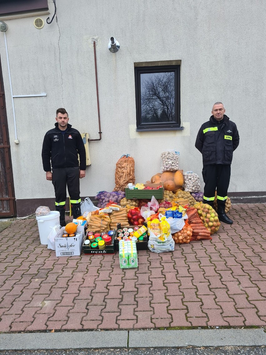 Podczas zbiórki żywności w gminie Iwanowice zgromadzono...