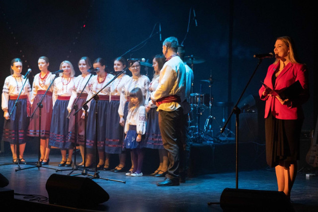 Charytatywny koncert "Solidarni z Ukrainą" w białostockich Spodkach. Zebrane datki Caritas przeznaczy na pomoc humanitarną (zdjęcia)