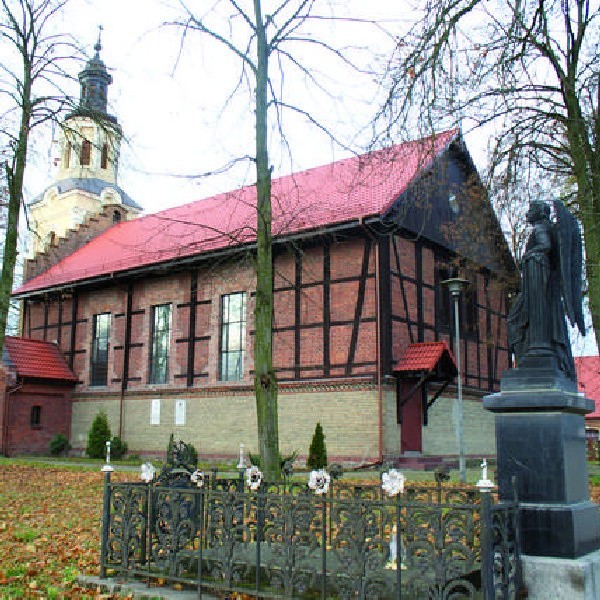 Kościół we wsi Parchanie pod Inowrocławiem jest świadkiem wspaniałej historii. Stoi na miejscu wcześniejszych świątyń, z których pierwszą wzniesiono około roku 1000. W podziemiach kościoła spoczywają dwaj biskupi kujawscy, którzy zmarli w XI wieku