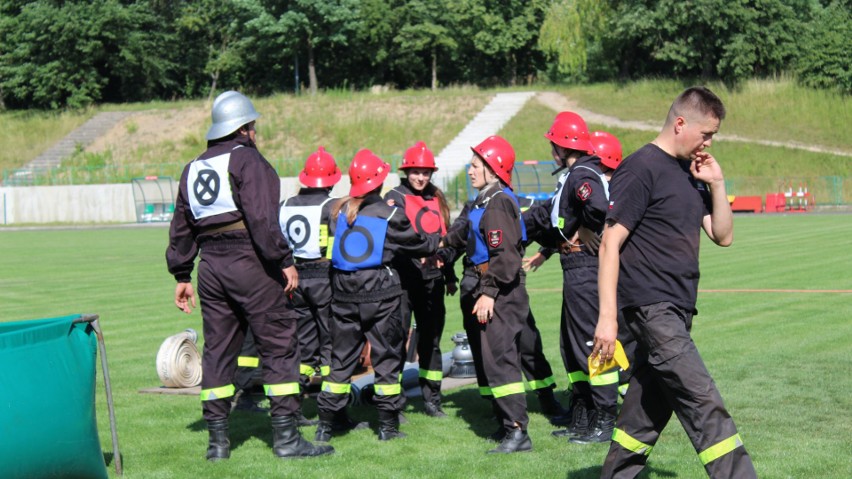 Najmłodsze ekipy strażackie dzielnie walczyły w zawodach.