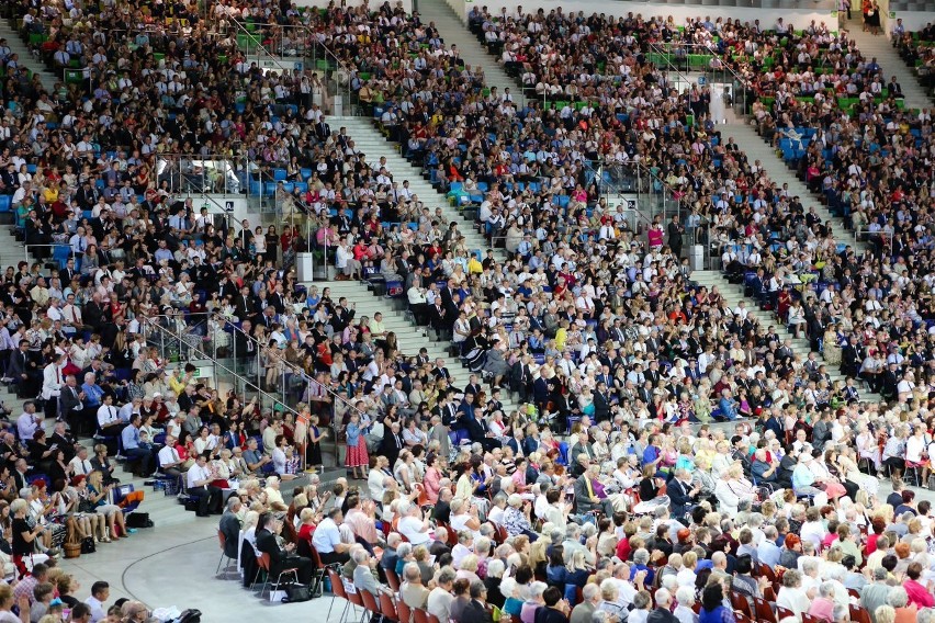 Tysiące Świadkow Jehowy w Szczecinie. Chrzest nowych wyznawców [WIDEO]