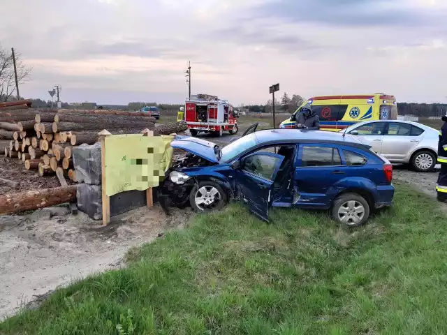 zderzenie aut w miejscowości Wudzyn w powiecie bydgoskim (gmina Dobrcz).