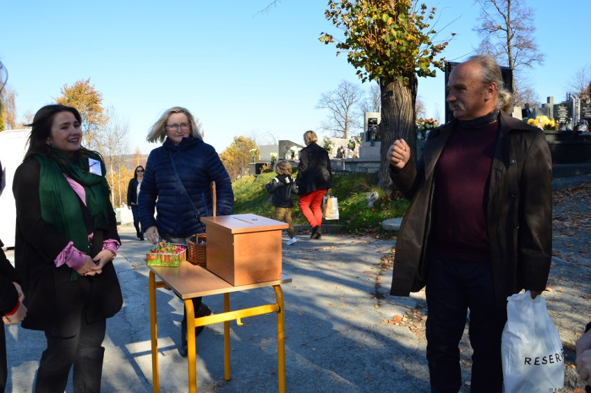 Dobczyce. Mieszkańcy hojnie wsparli zbiórkę na ratowanie zabytkowych nagrobków 