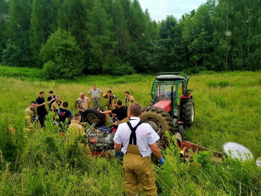 Wypadek ciągnika rolniczego w Nienadowej