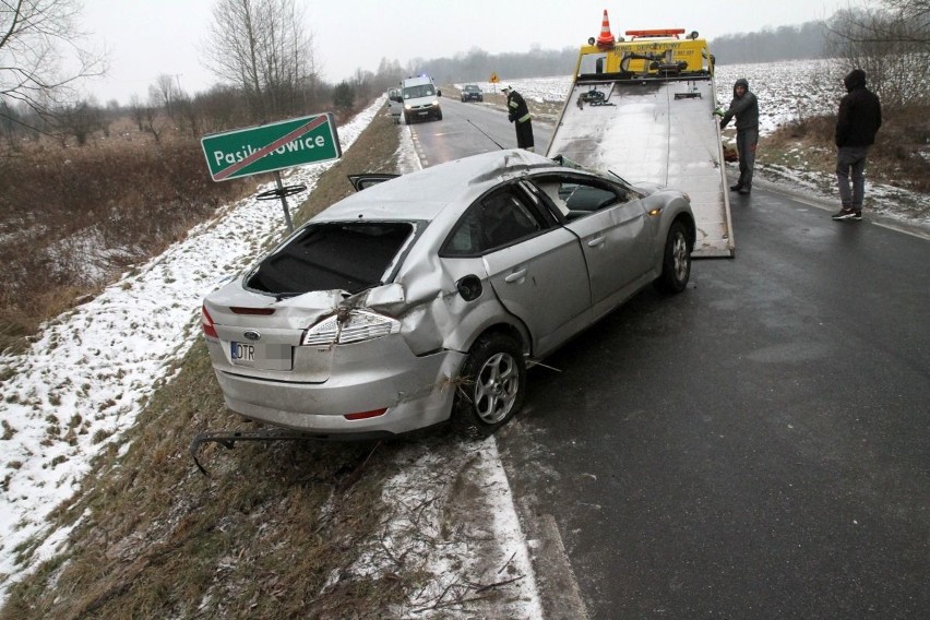 Uwaga! Bardzo ślisko na drogach. Są wypadki