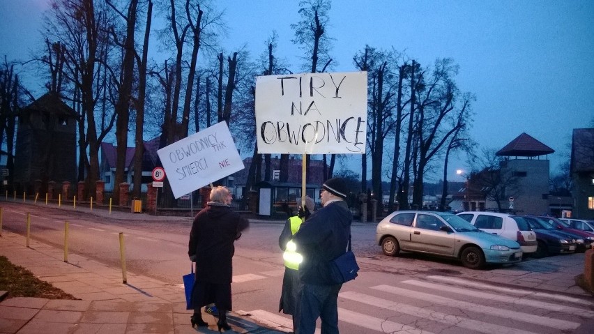 Protest w Nowosolnej. Mieszkańcy zablokowali 6 ulic [ZDJĘCIA+FILM]