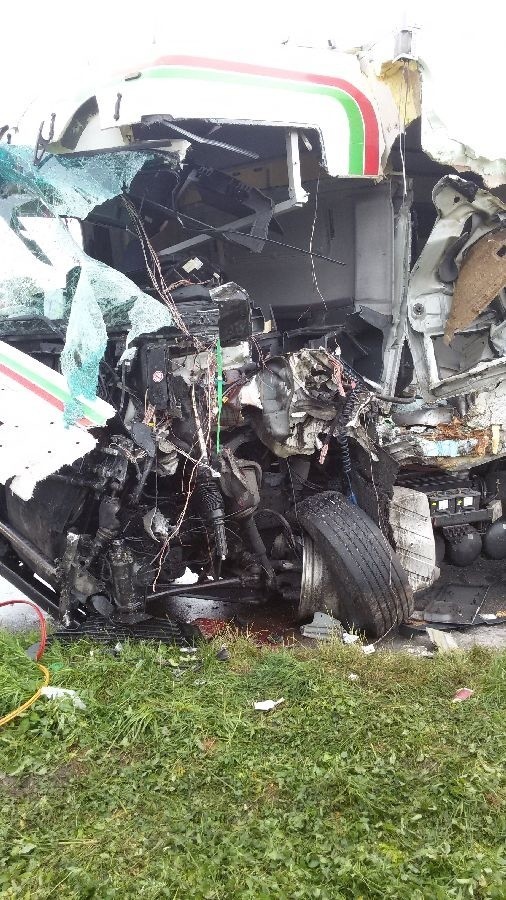 Wypadek ciężarówki i autobusu w gminie Słupia