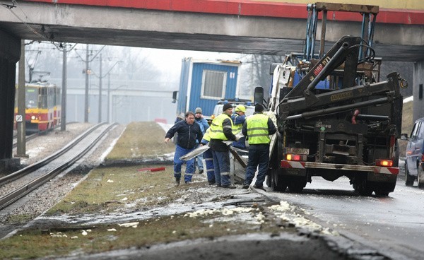 Wypadek na al. Mickiewicza. TIR uderzył w wiadukt (zdjęcia, film) 