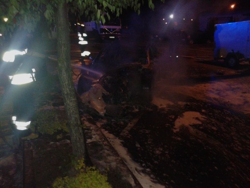 Tajemniczy pożar luksusowego auta w Radomiu (zdjęcia internauty)