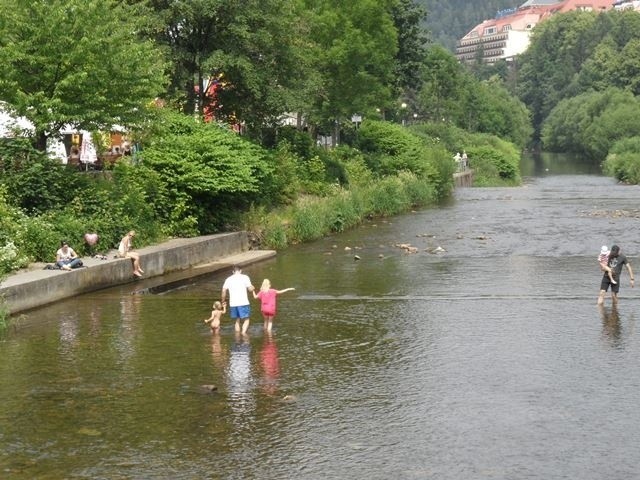 Lato w Wiśle. Póki co, amatorów kąpieli jest niewielu [ZDJĘCIA]