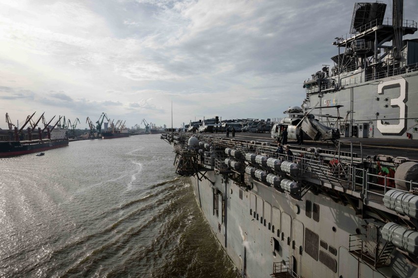 Amerykański kolos w Gdyni. USS Kearsarge wpłynął do portu (wrzesień 2022)