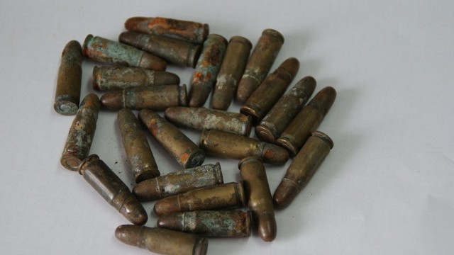Policjanci znaleźli około 100 sztuk amunicji w mieszkaniu Tomasza M.