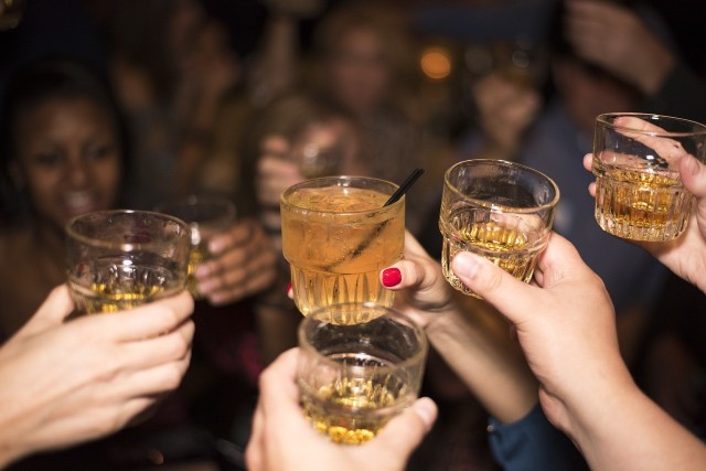 Brytyjczycy od lat niezmiennie są wysoko w rankingu pijących alkohol. Nie są jednak liderami