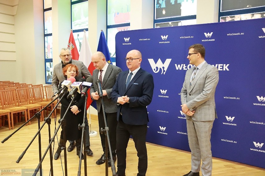 Tak przebiegała konferencja prasowa w ratuszu we Włocławku,...
