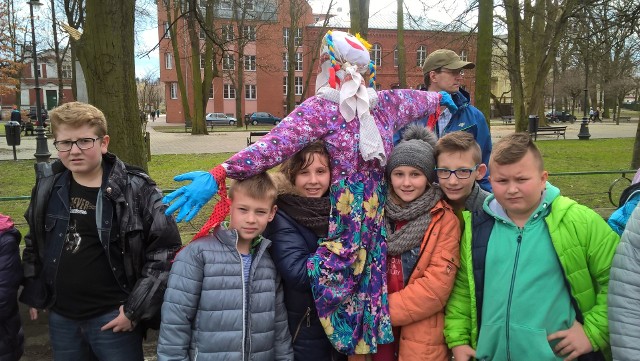 Powitanie wiosny na placu ratuszowym w Świebodzinie