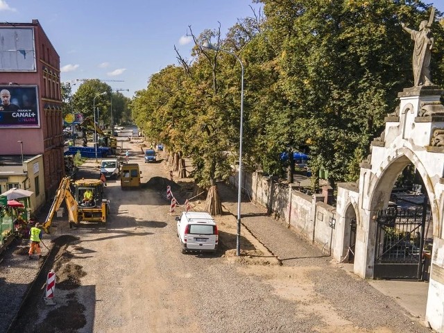 Tak zmienia się ulica Ogrodowa w rejonie Starego Cmentarza.