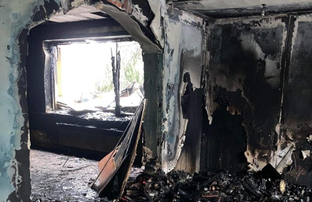 Wnętrze domu w Agatówce po pożarze