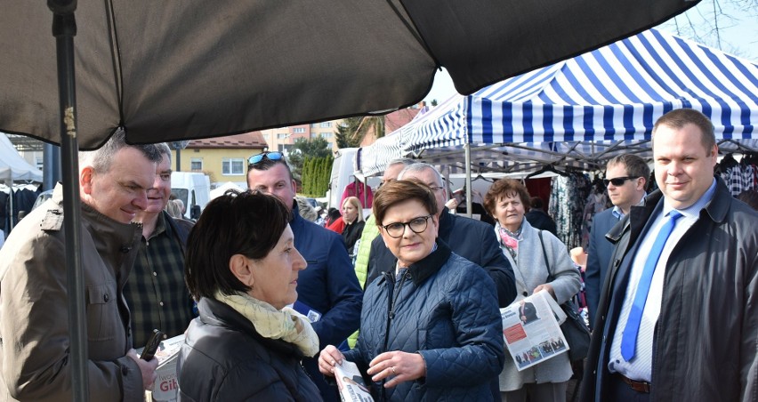 Beata Szydło, europosłanka PiS, była premier na targowisku w...