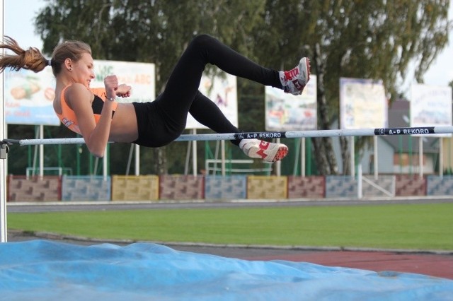 Klaudia Żyłowska z wynikiem 142 cm zwyciężyła w konkurencji skoku wzwyż.