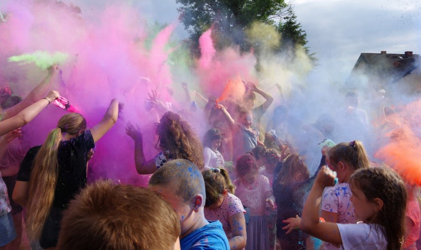 Festiwal Kolorów na powitanie wakacji w Gorzowie Śląskim.