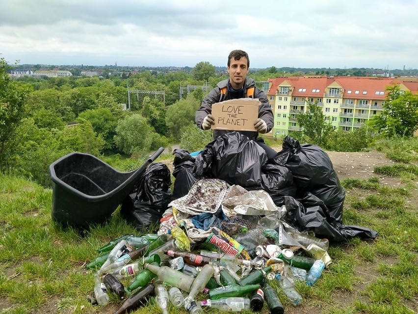 Sprzątali wzgórze Gajowe tak dokładnie, że wywieźli cały dobytek bezdomnych