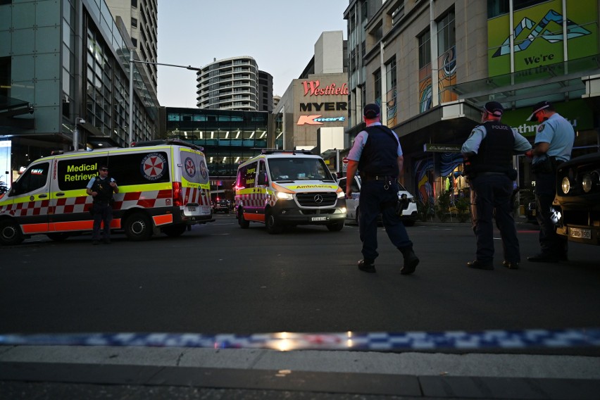 Atak nożownika w centrum handlowym w Sydney. Napastnik został zastrzelony, sześć ofiar śmiertelnych