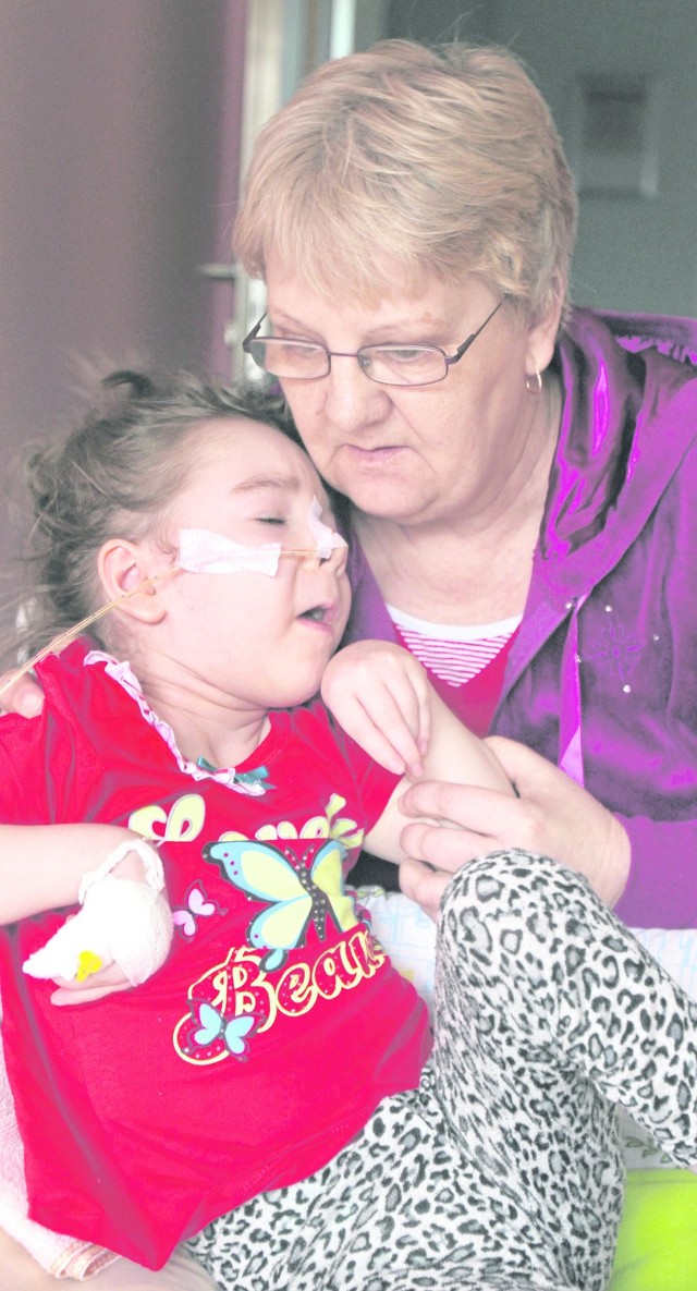 Babcia Łucja i jej wnuczka są nierozłączne. W Hospicjum Cordis znalazły pomoc i ukojenie. - Żyję dla Wiktorii - mówi Łucja