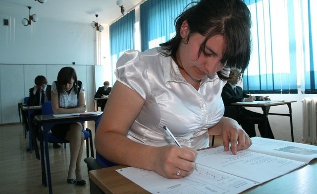 Uczniowie III klas gimnazjum w gminie Nisko pisało w środę swoją małą maturę.