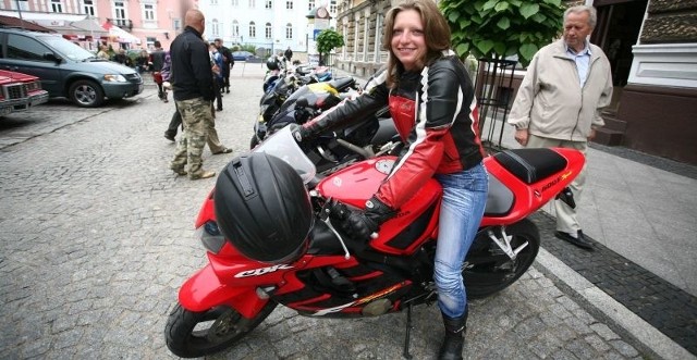 - Brakuje mi bratniej kobiecej duszy - Katarzyna Szczęsna uwielbia jeździć na szybkich motocyklach.