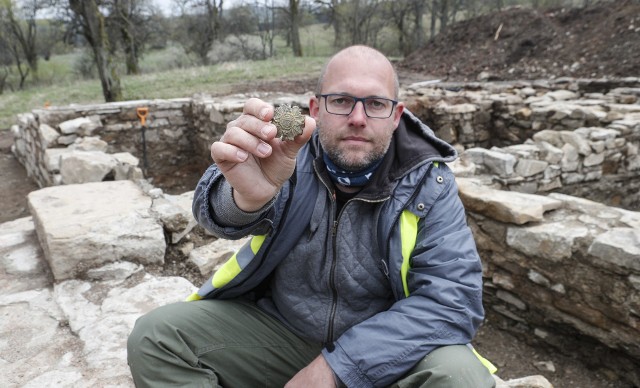 Fascynujące odkrycia archeologiczne w zaginionym Starym Łupkowie.
