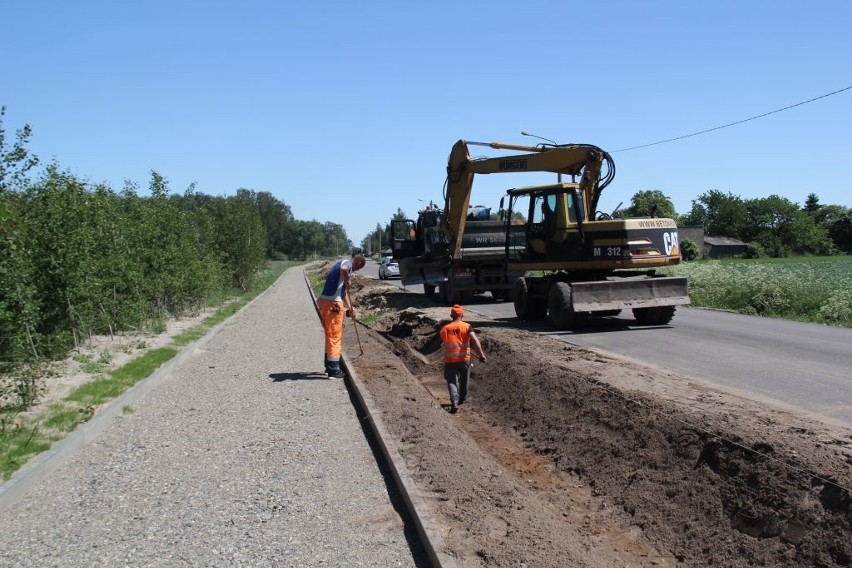 Inwestycje drogowe w powiecie radomskim. Które drogi są remontowane? Gdzie zacznie się modernizacja?