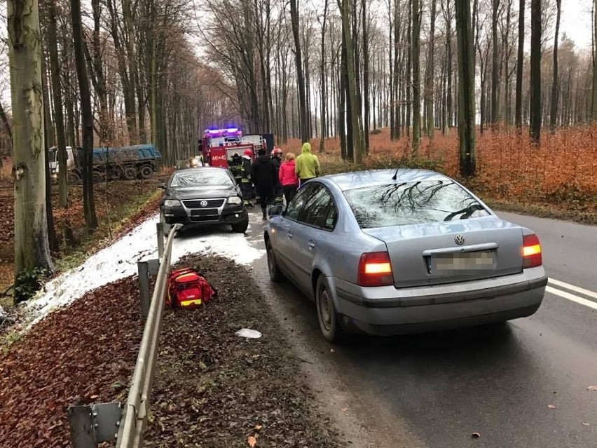 Wypadek koło Gryfic. Ciężarówka zderzyłą się z osobówką