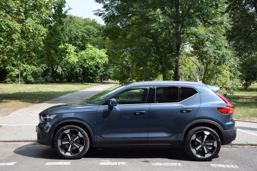 Volvo XC40...