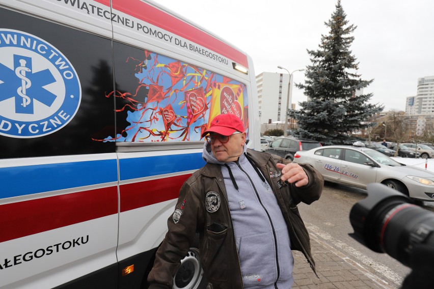 Jurek Owsiak przyjechał nowoczesną karetką do Białegostoku. To warty ponad 500 tys. zł dar dla Dziecięcego Szpitala Klinicznego [ZDJĘCIA] 