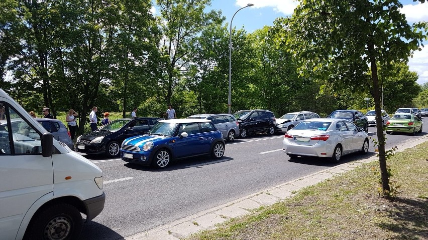Na Wrocławskiej zderzyło się pięć aut.