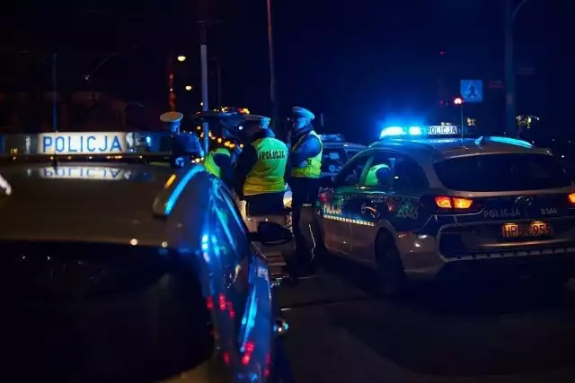 27-eltni mieszkaniec Szczecina wbił 16-latkowi w rękę szklane naczynie w pubie. Poszkodowany z obrażeniami trafił do szpitala.